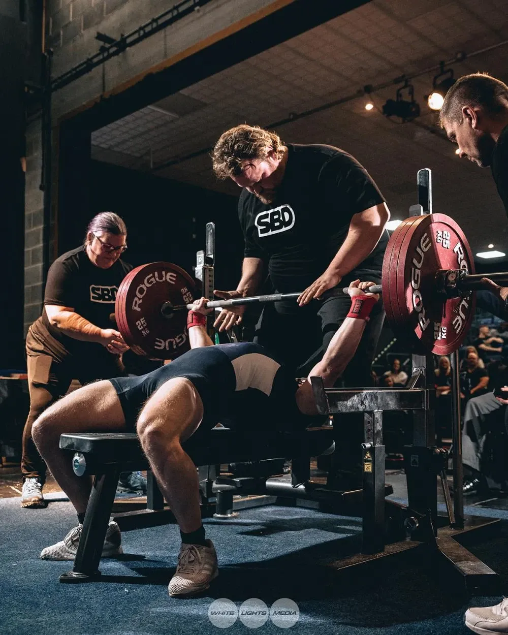Andrew on the bench under 175 kg for his final attempt, with spotters leaning in