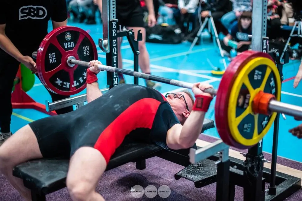 Andrew halfway through pressing 155 kg on his second lift